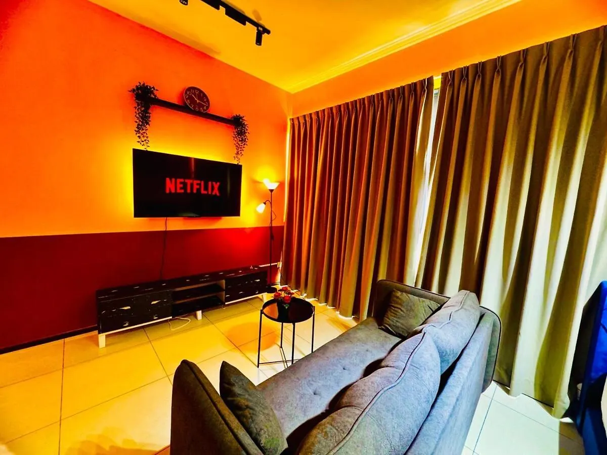 Stunning Sea & City View Apartment In George Town Jelutong Malezja