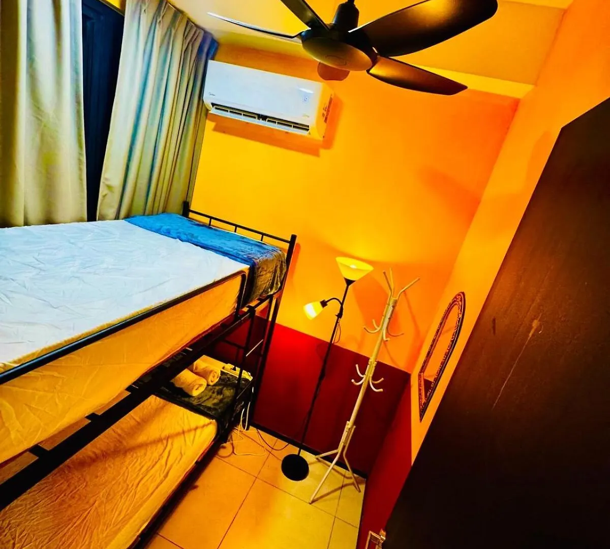 Stunning Sea & City View Apartment In George Town Jelutong Malezja