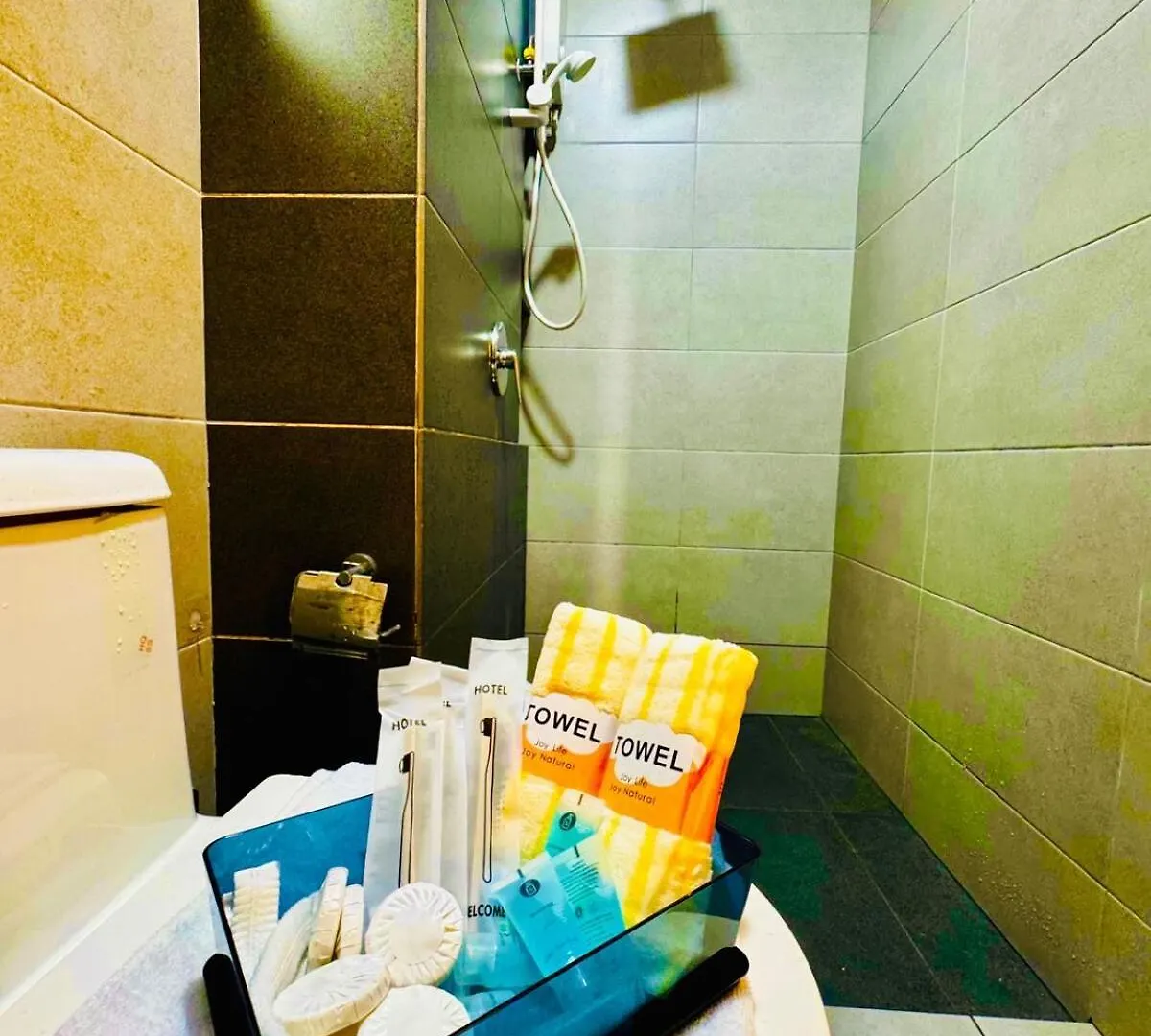 Stunning Sea & City View Apartment In George Town Jelutong